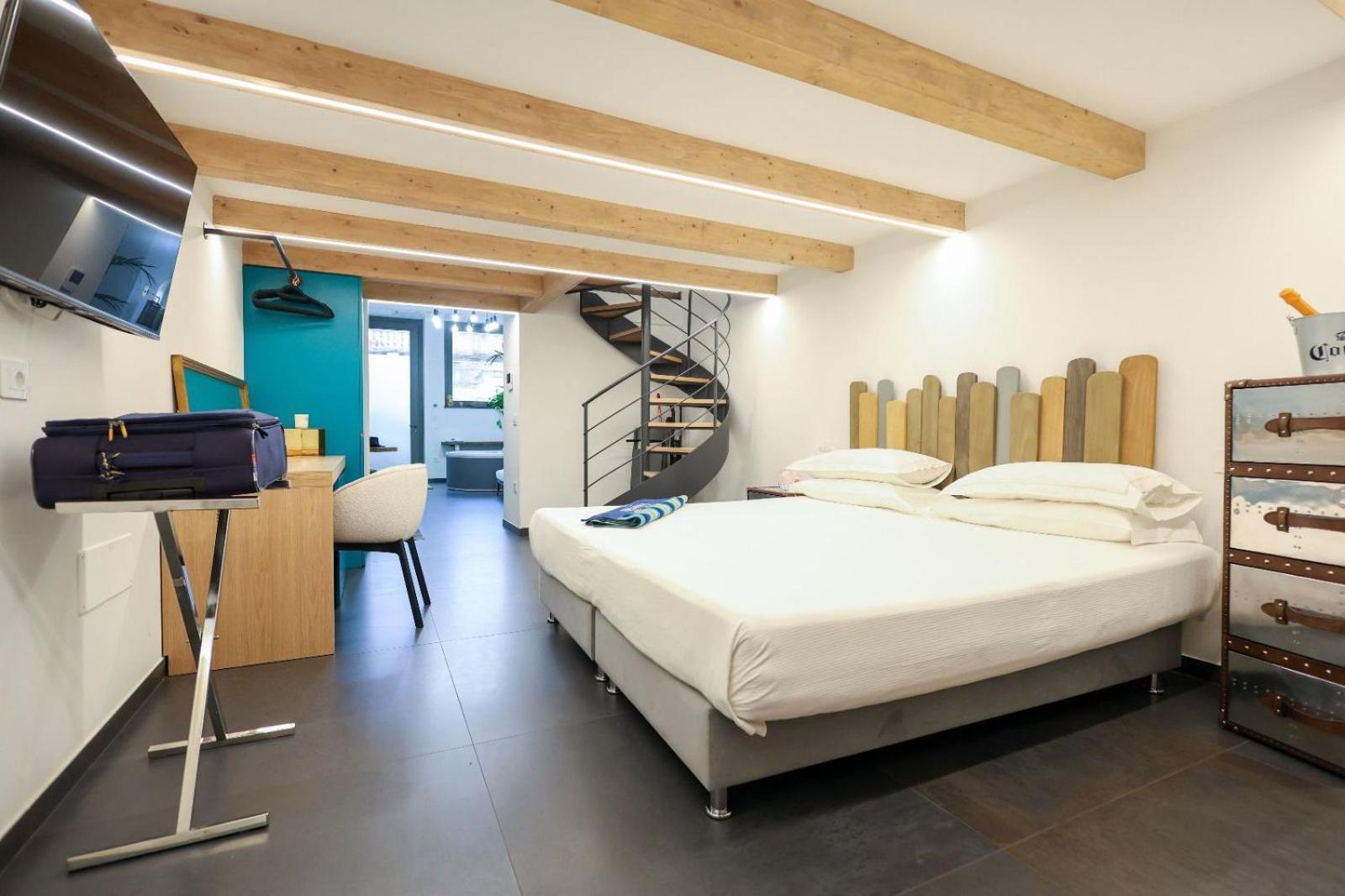 J Luxury Home โตรเปอา ภายนอก รูปภาพ